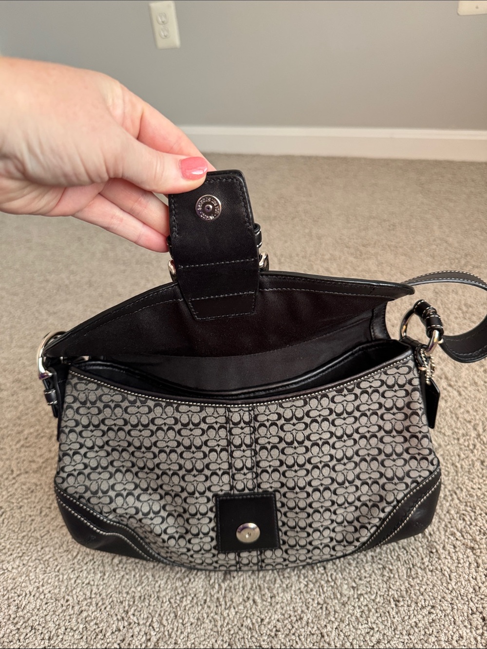 Vintage Coach Black Signature Canvas Shoulder Bag with Matching Wallet - Picture 6 of 12